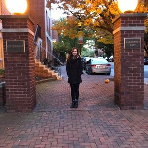 Meet your Posher, Emily